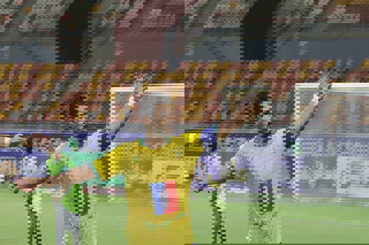 1910939
