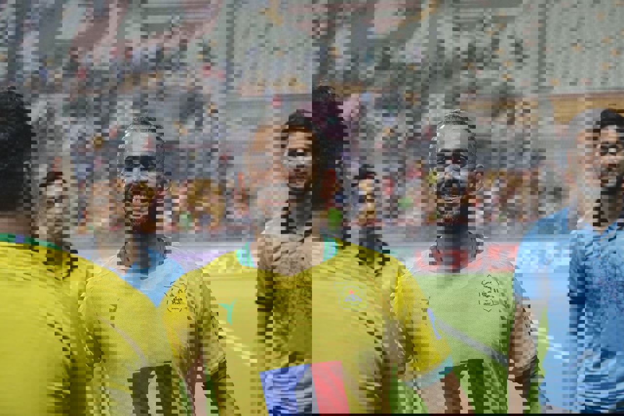 1910867
