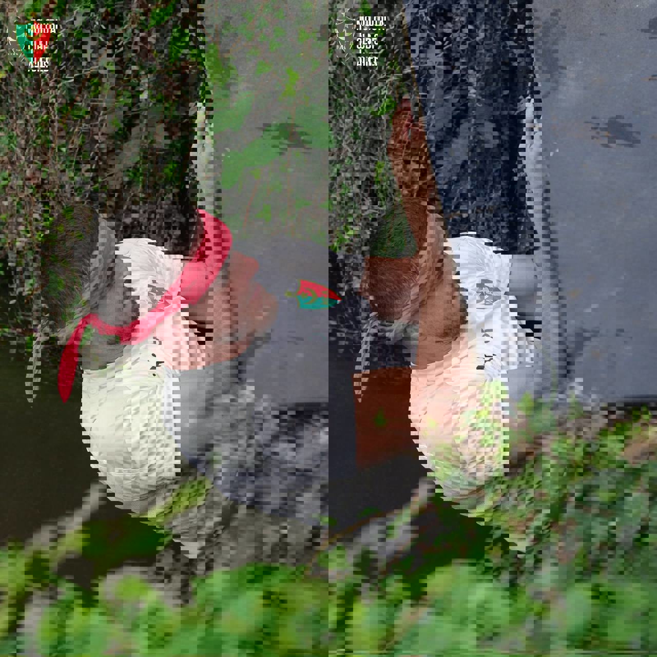 1910976