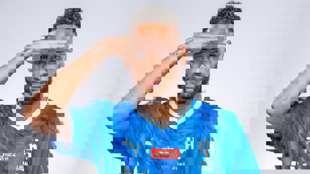 1911352