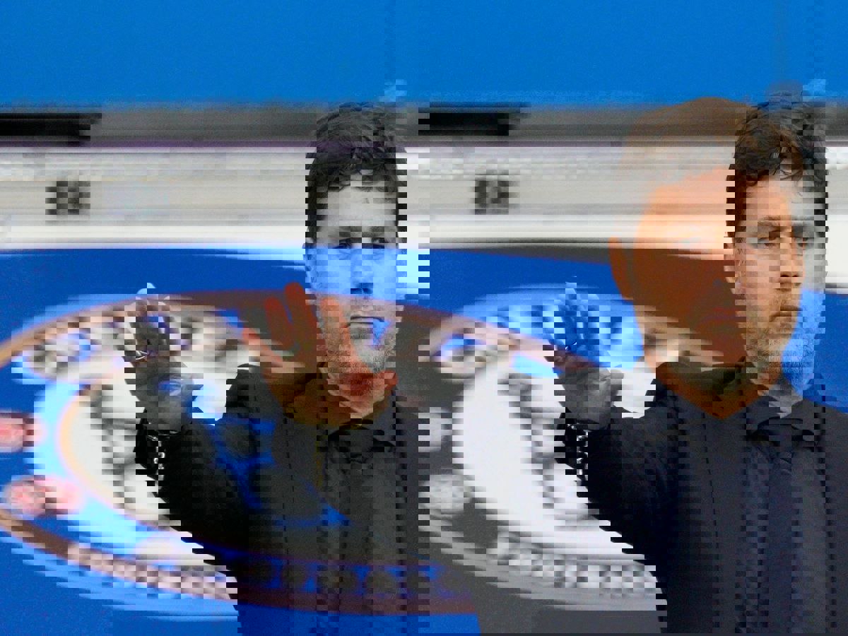 1911572