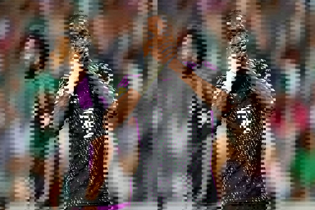1911770