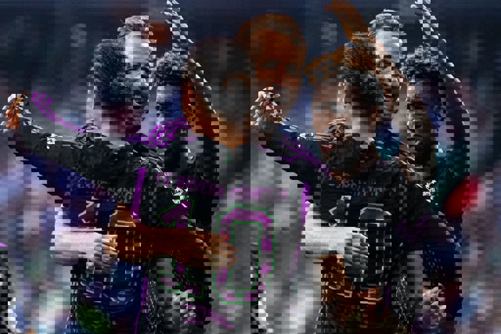 1911772
