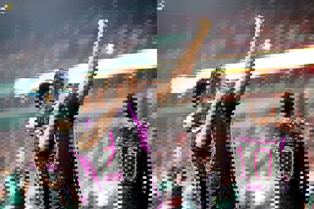 1911761