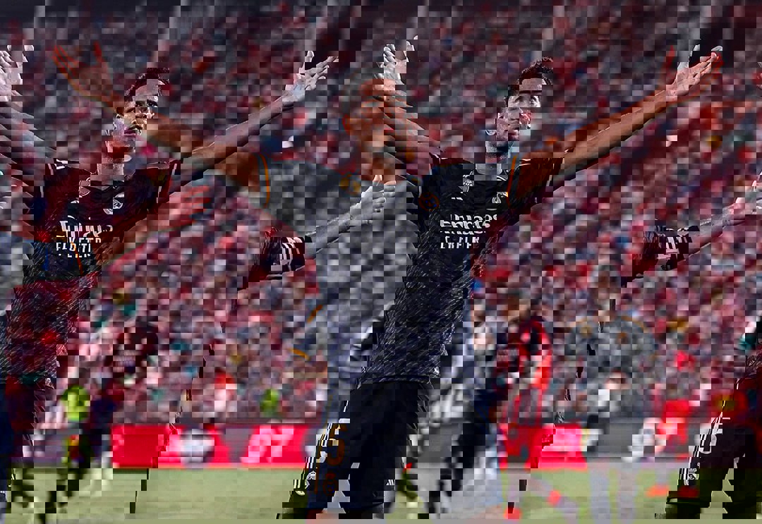 1912389