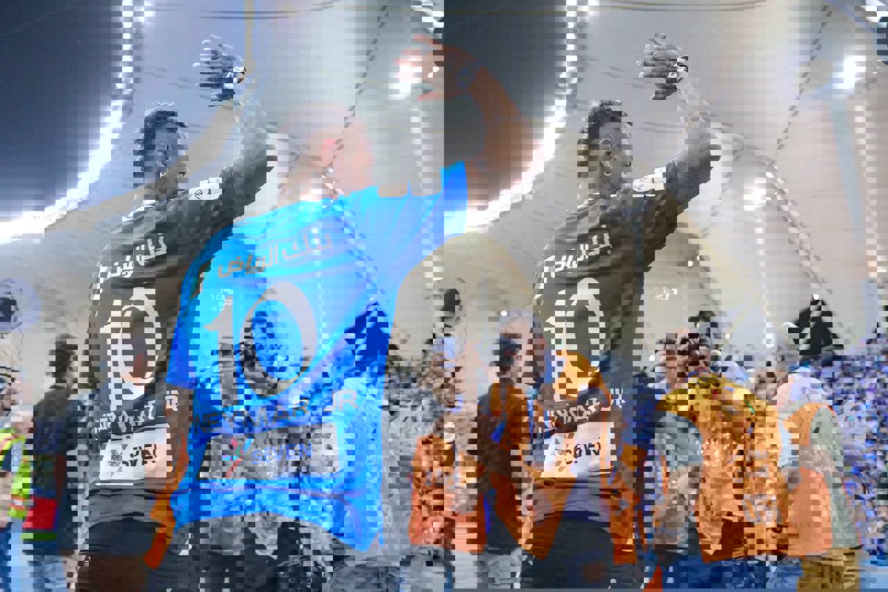 1912379