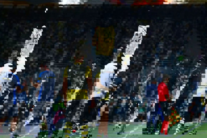 1912404