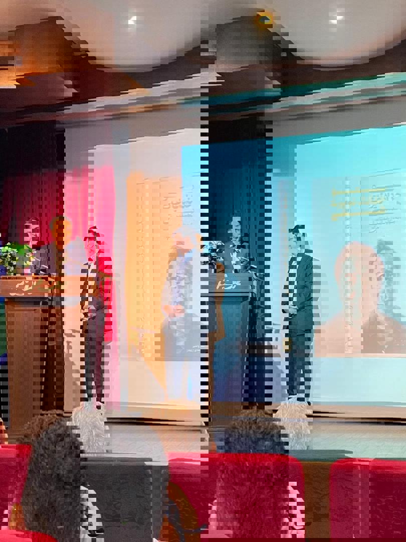 1912670