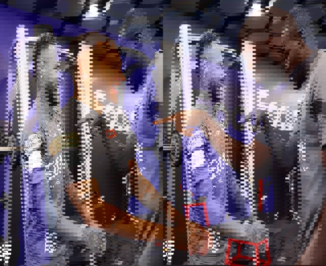 1912878