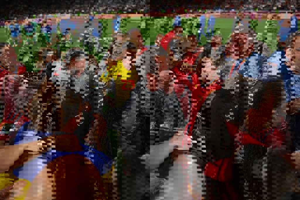 1912742
