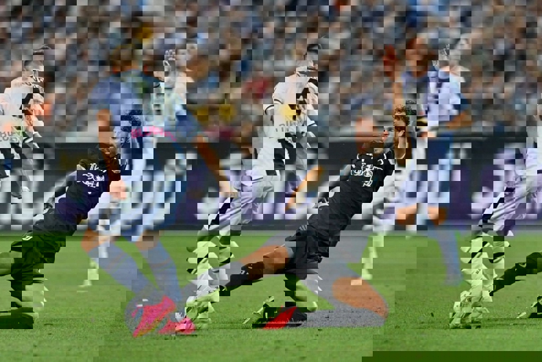 1912935
