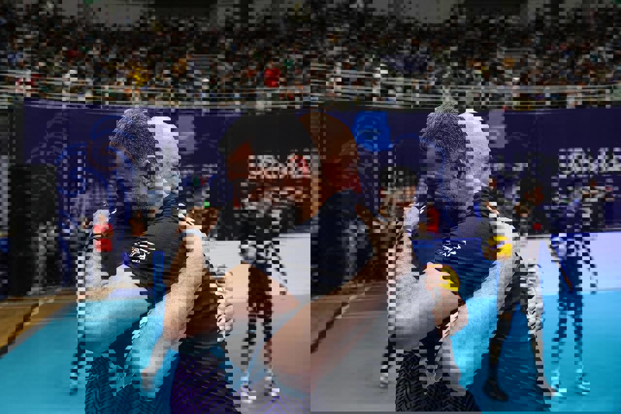 1913018