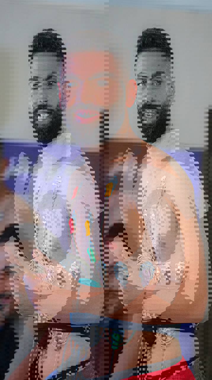 1913083