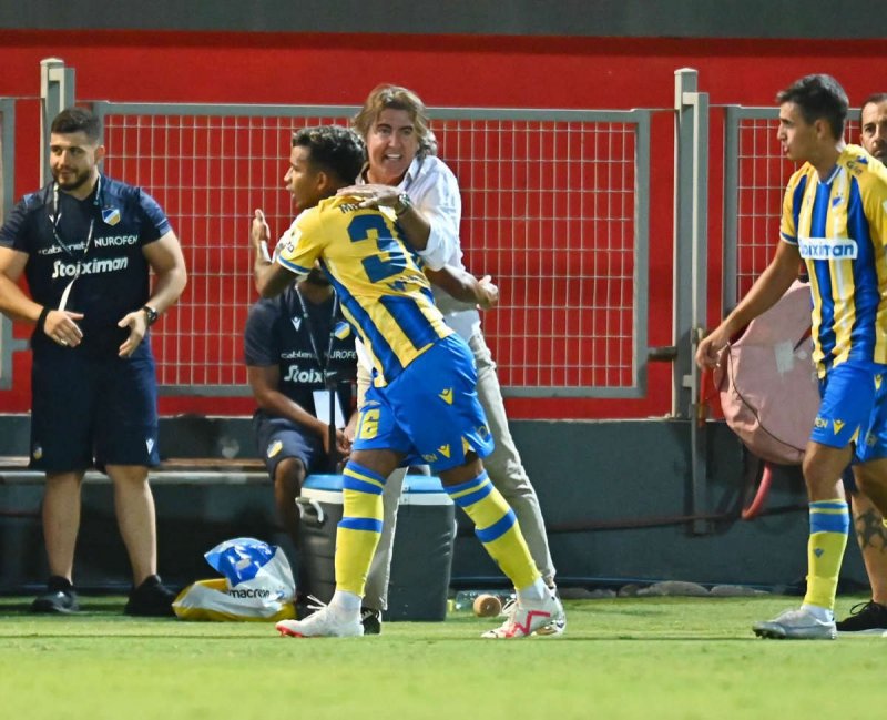 کنفرانس احساساتی سرمربی محبوب استقلالی‌ها