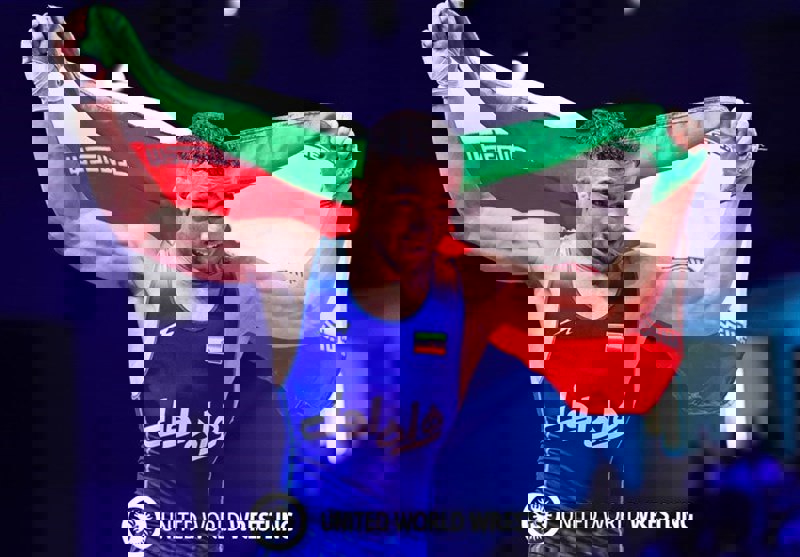1913145