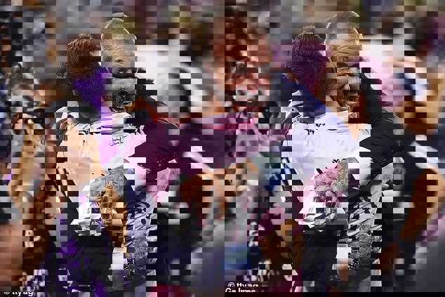 1913484