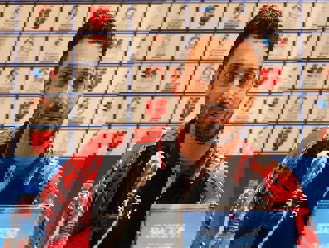 1913679