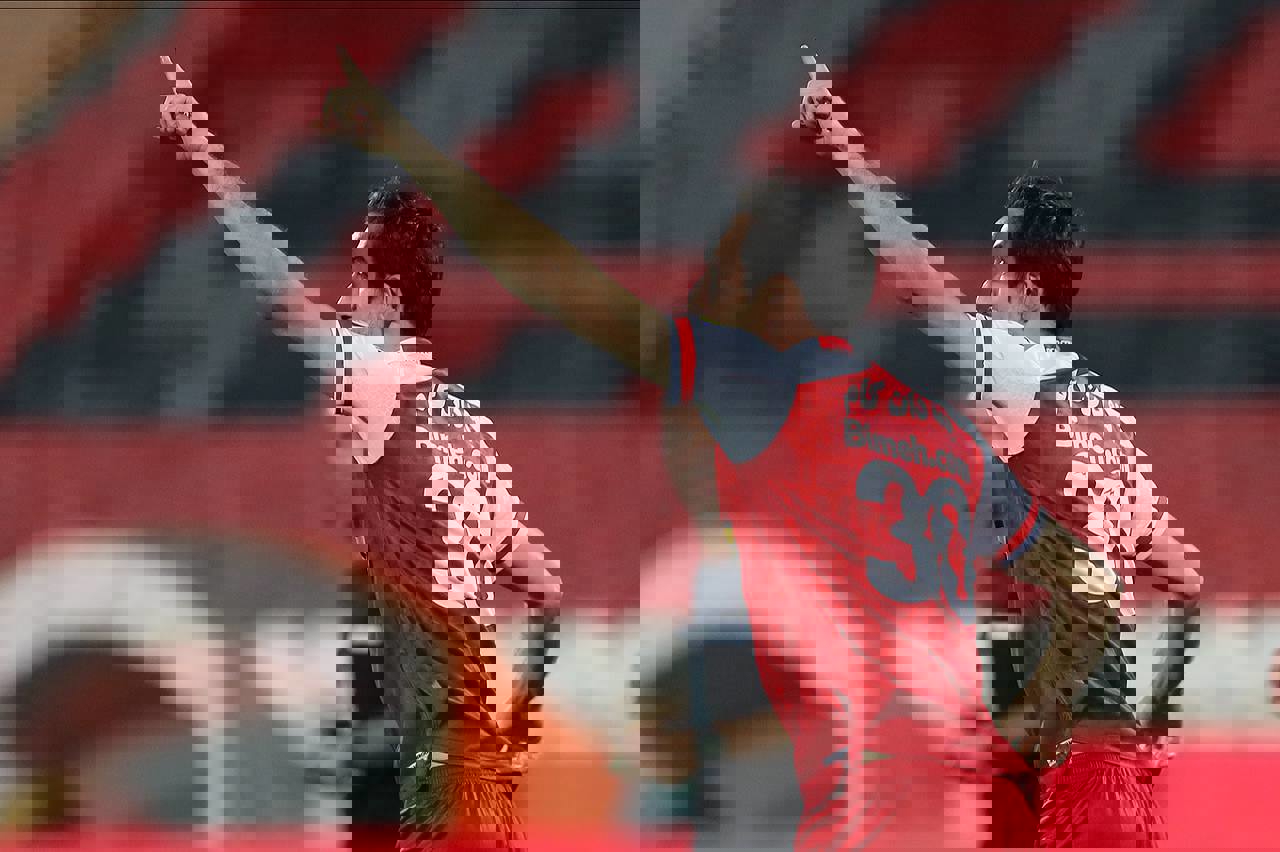 1915104