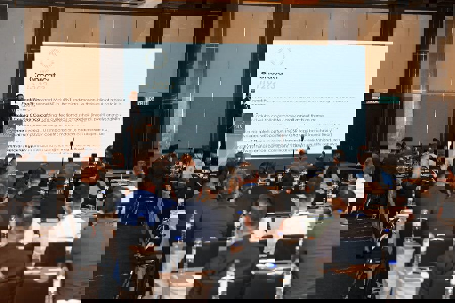 1915370