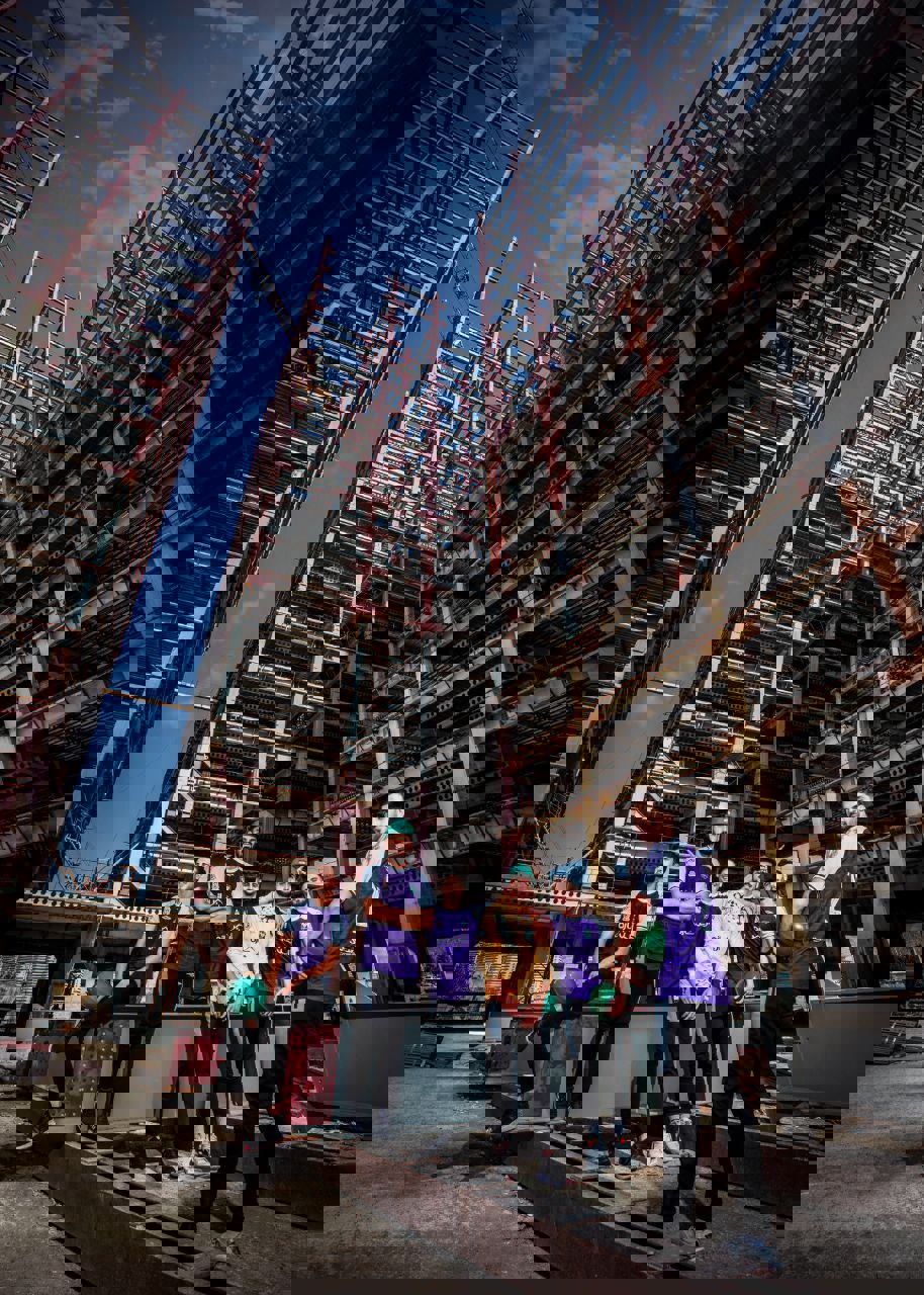 1915606