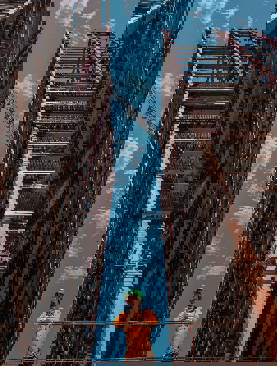 1915605