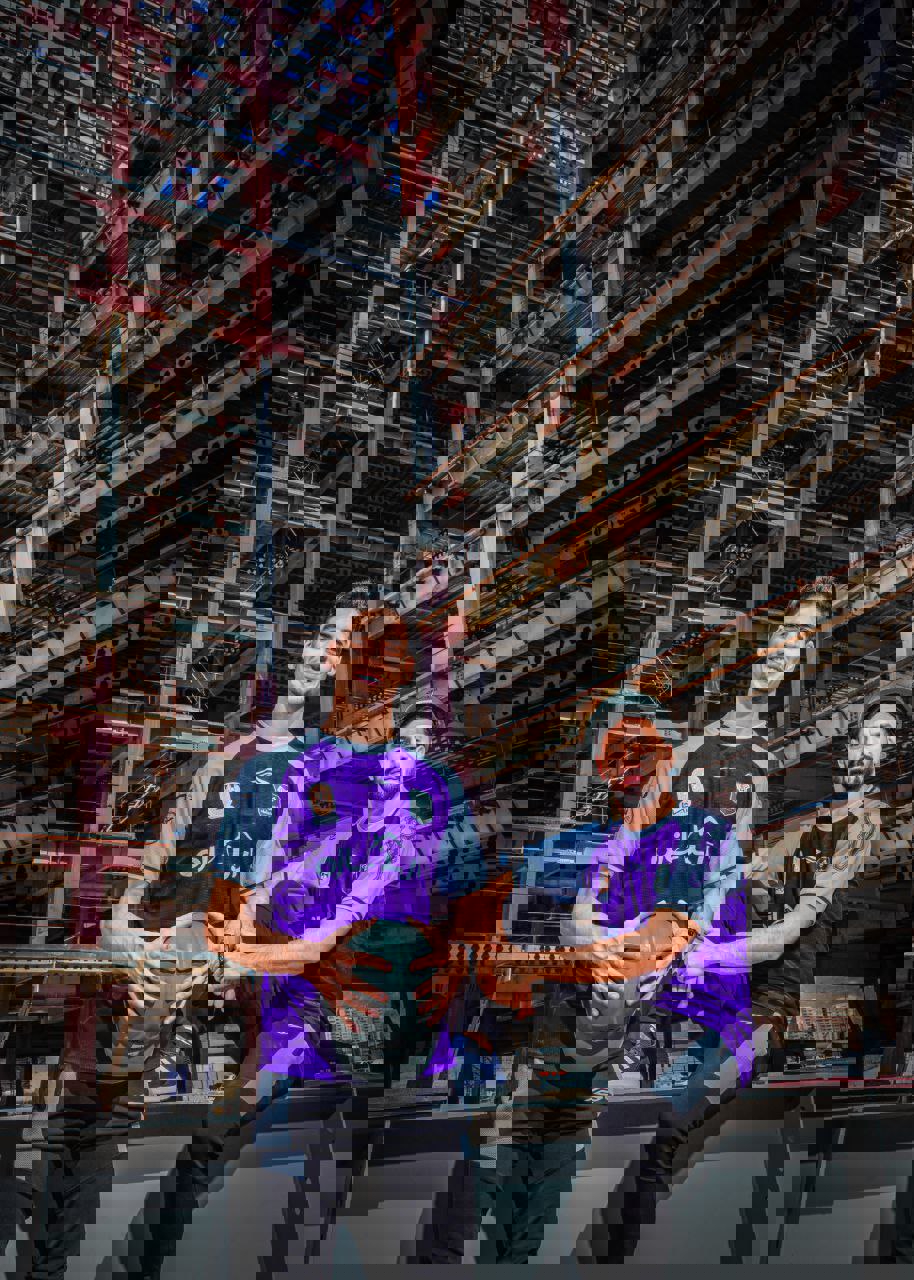 1915604