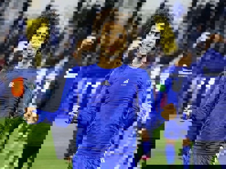 1915863