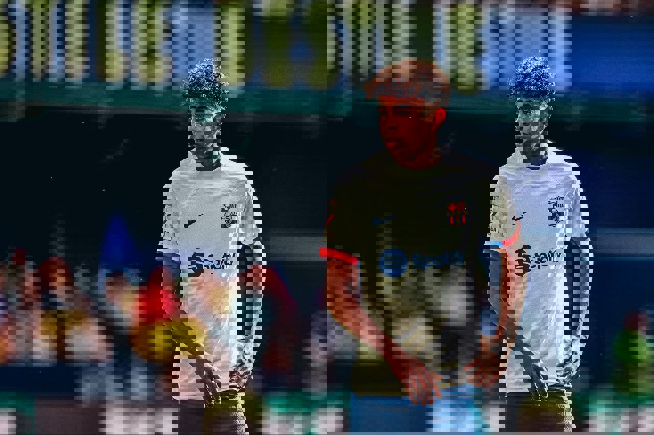 1916683