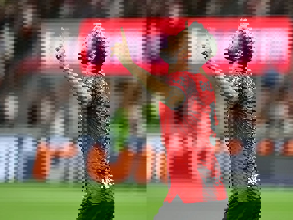 1916290