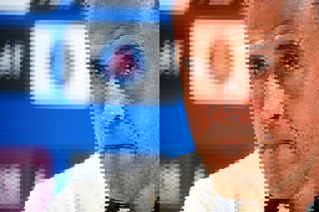 1916297