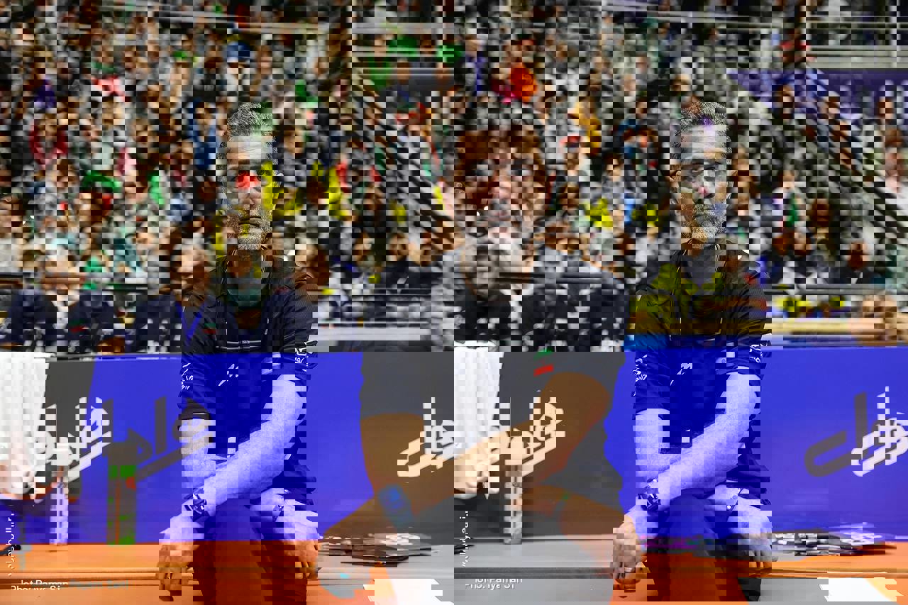 1916301