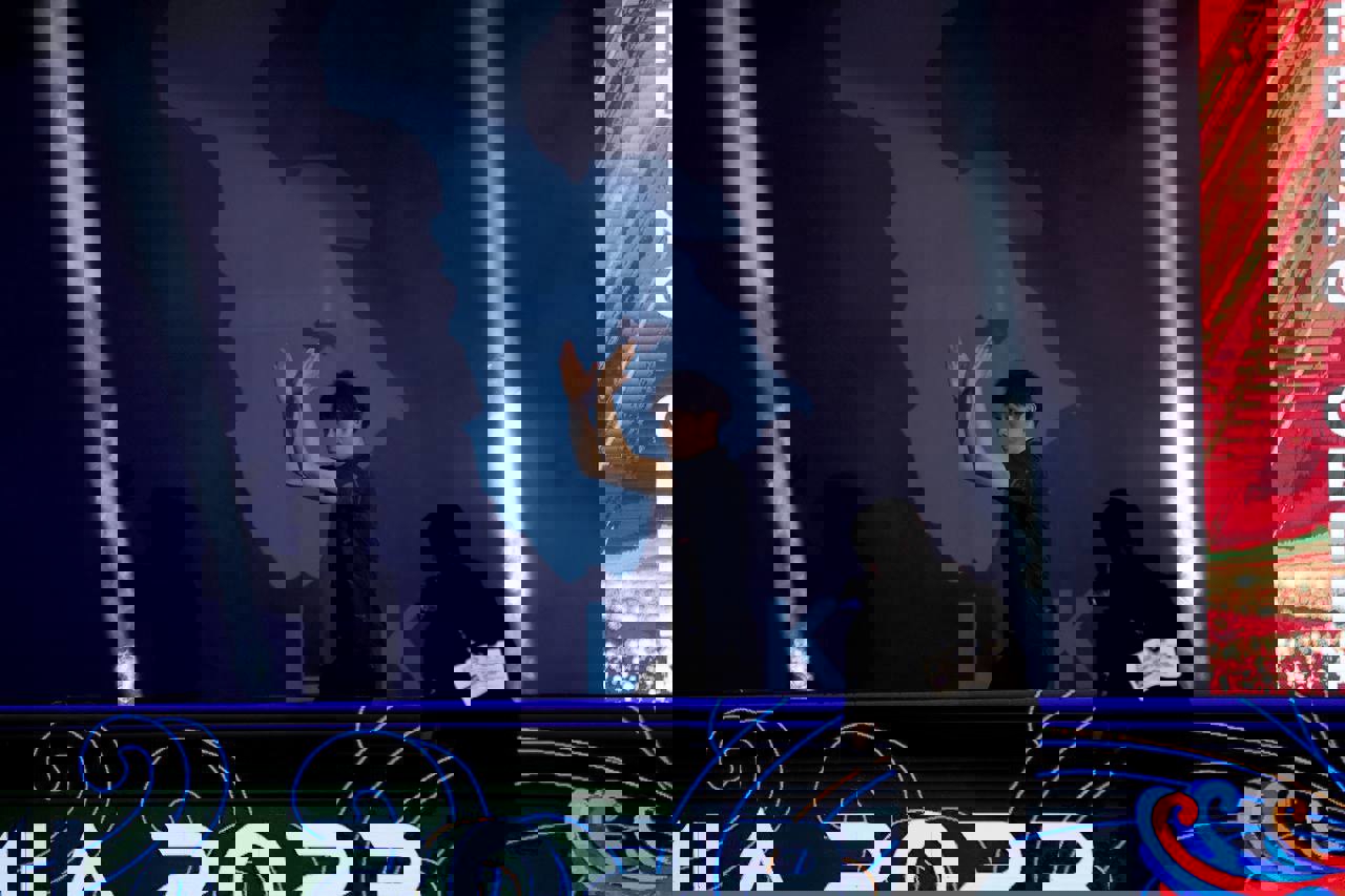 1916426