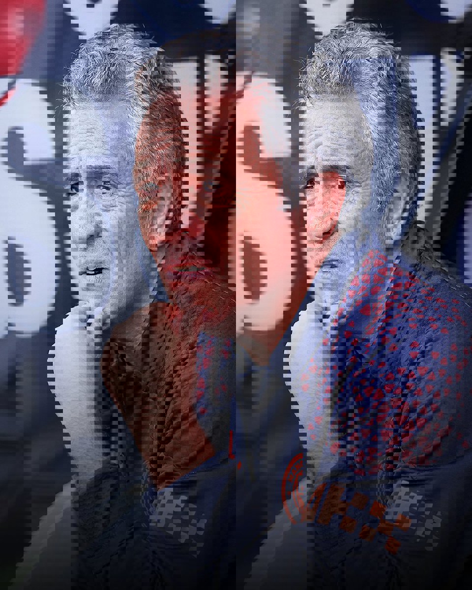 1916528