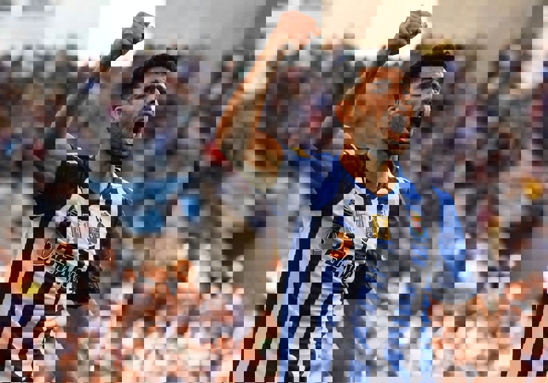 1916912