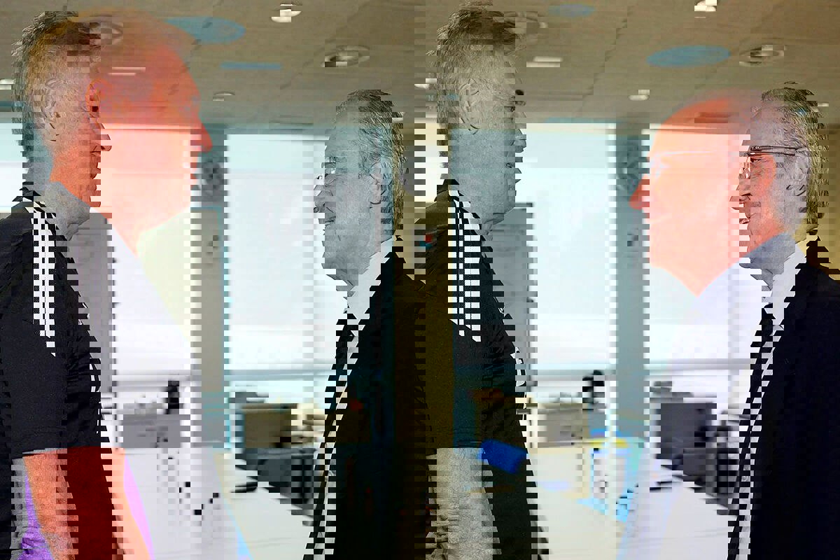 1917882