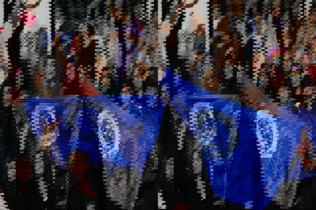 1918383