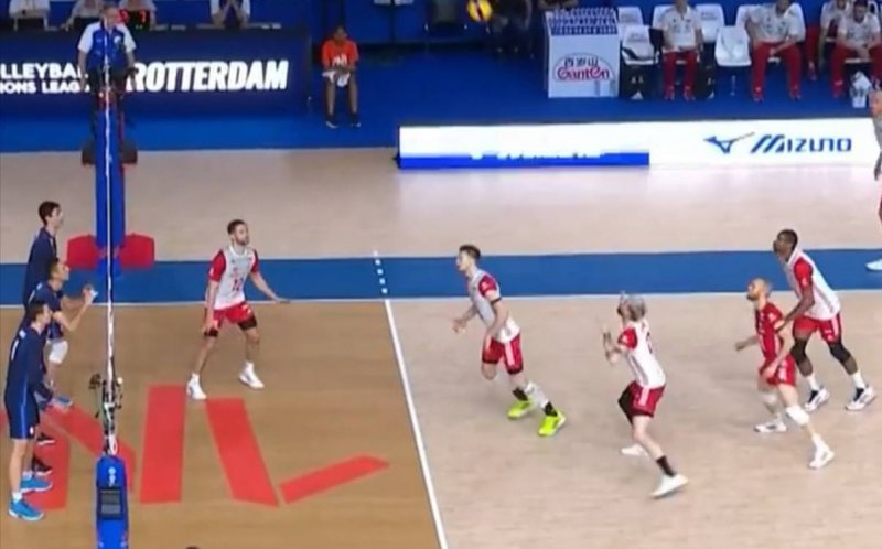 شوخی بامزه دو فوقستاره زیر پست FIVB(عکس)