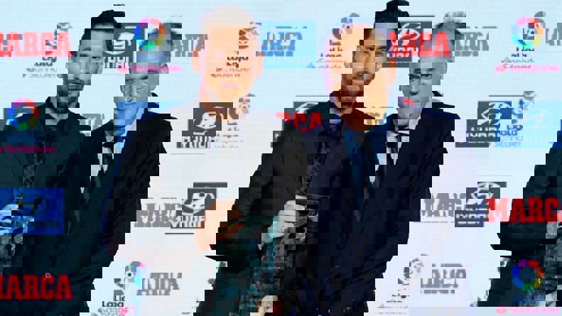 1921569