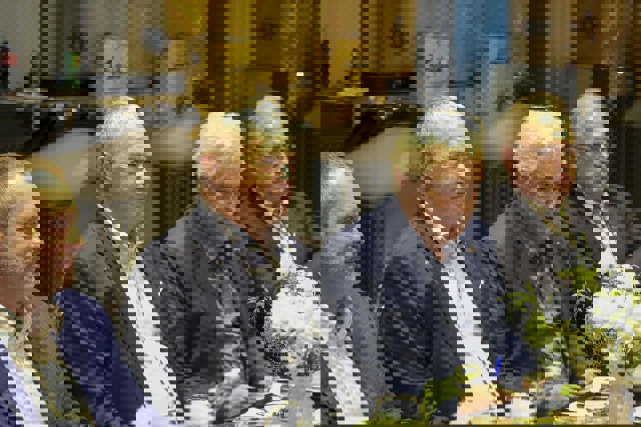 1921996