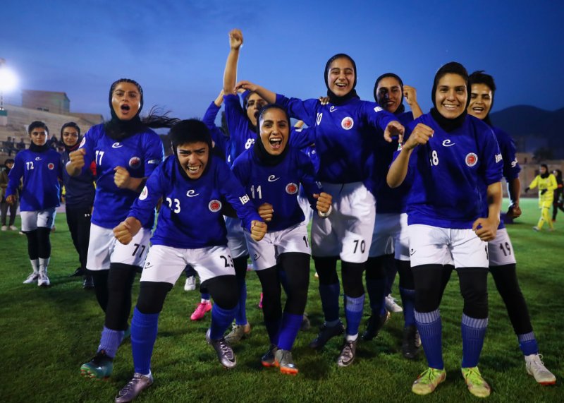 نبرد قهرمان ایران برابر غولهای آسیا