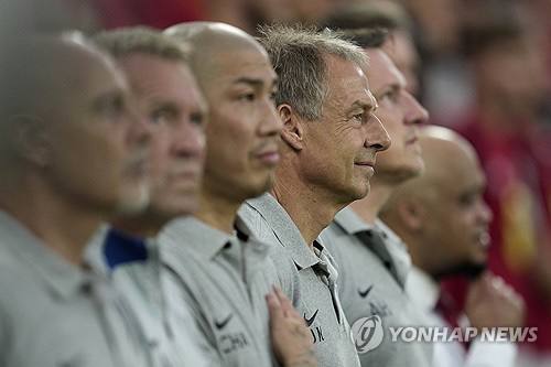 کره در لندن، تصمیم فدراسیون فوتبال / رد اتهام جنجالی علیه یورگن کلینزمن 2