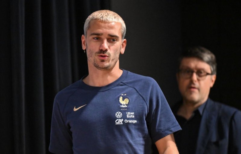 ستاره فرانسه: توپ طلا مال من است، نه مسی و هالند!