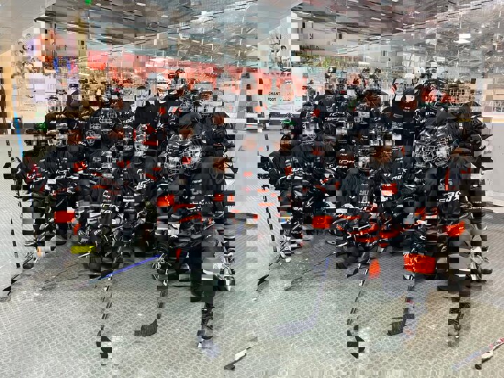 تیم دختران هاکی روی یخ ایران فینالیست شدند