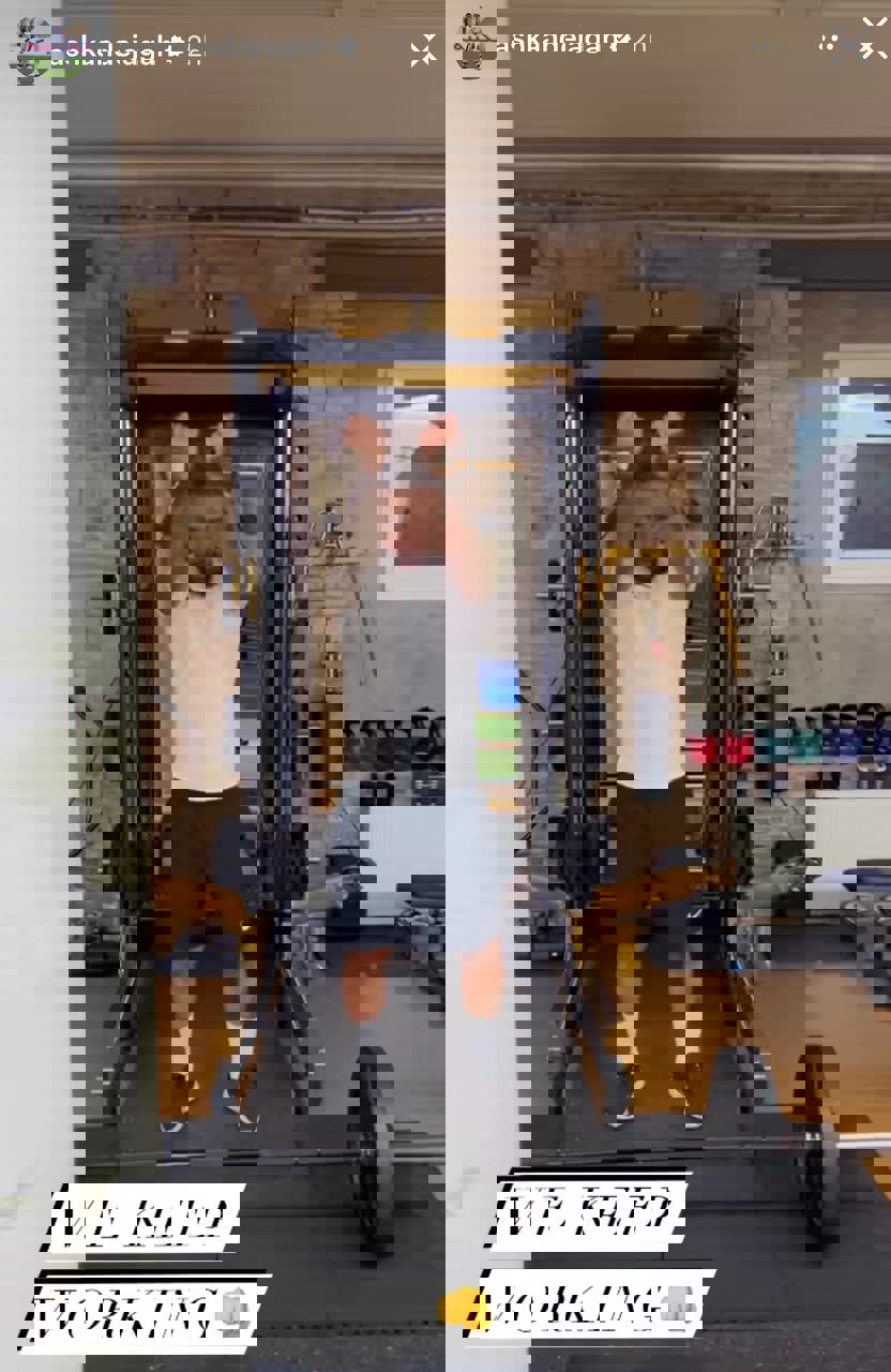 1922228