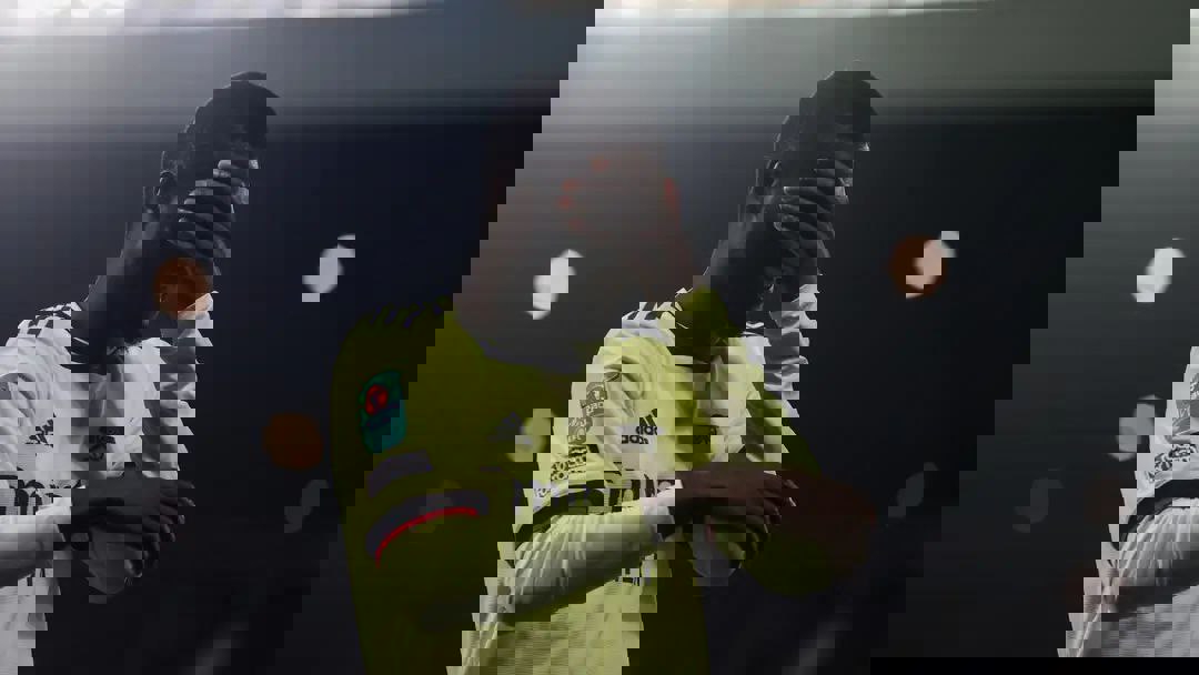 1922809
