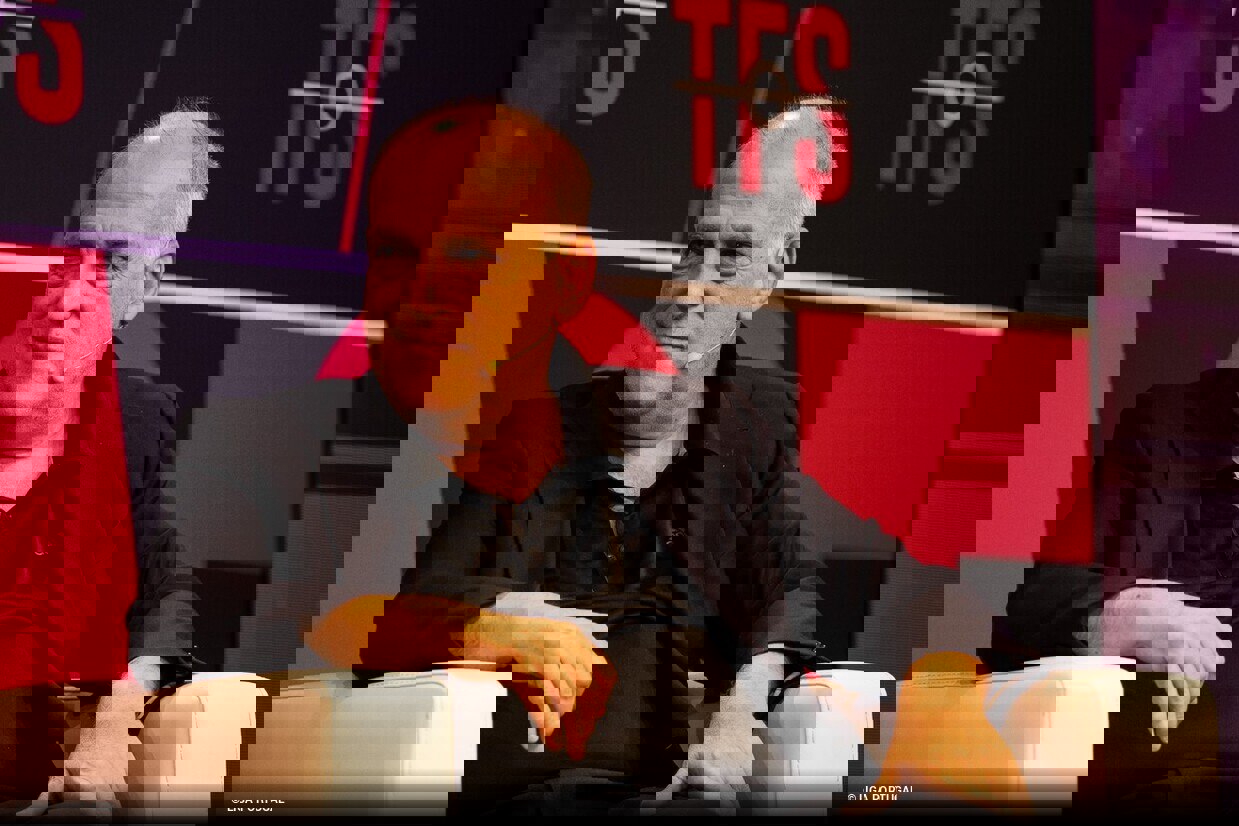 1922613