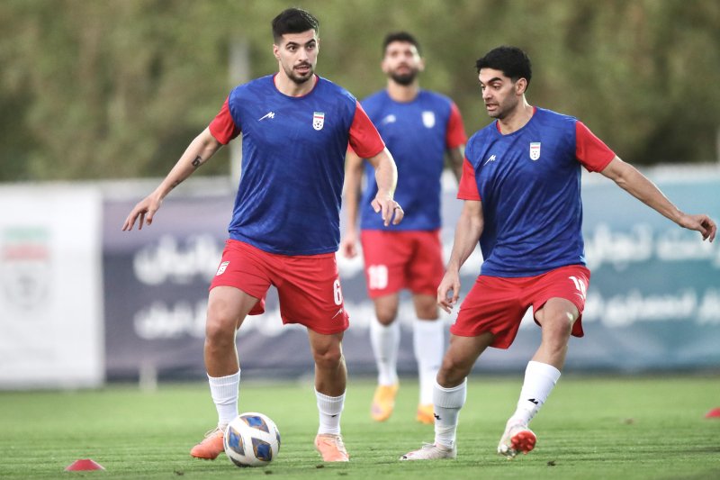ناسازگاری علی کریمی با هم‌تیمی‌ها آغاز شد
