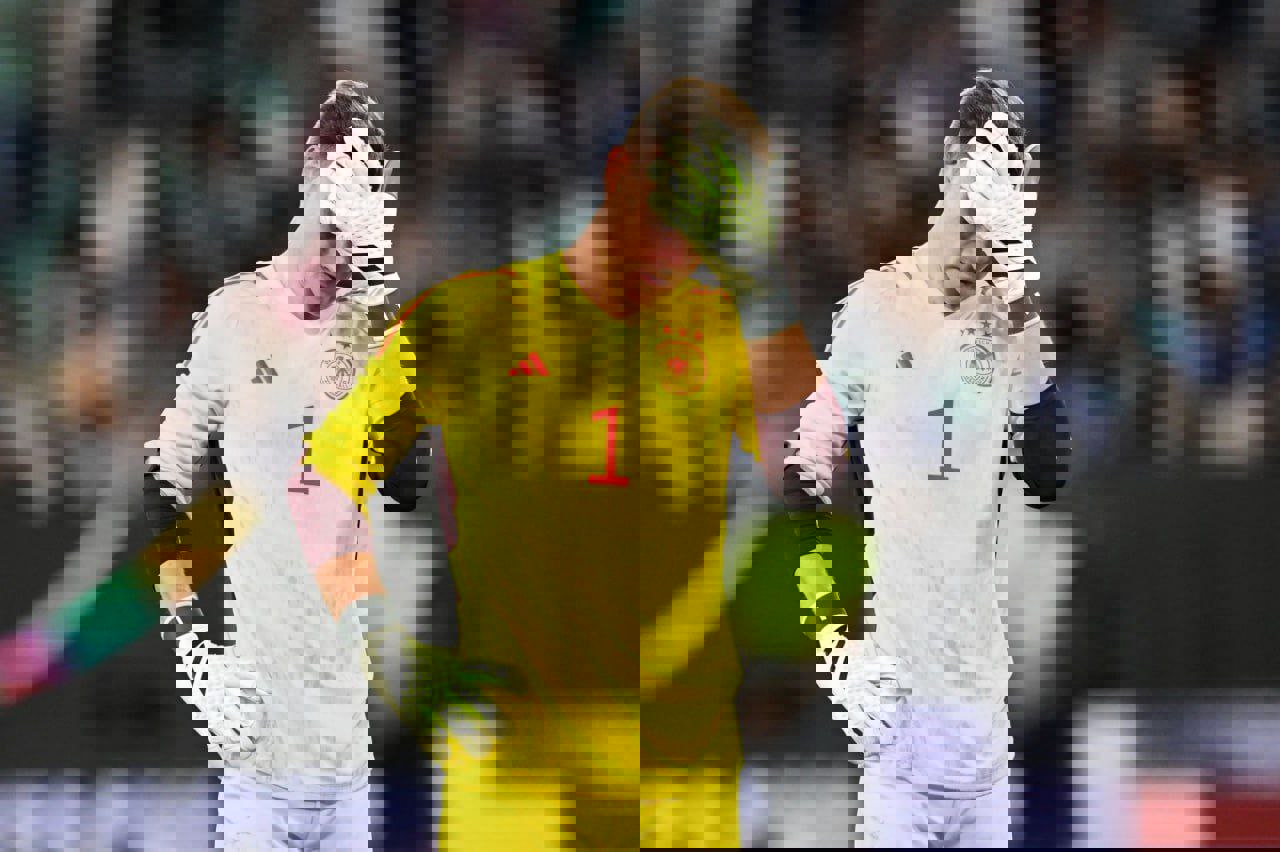 1922894