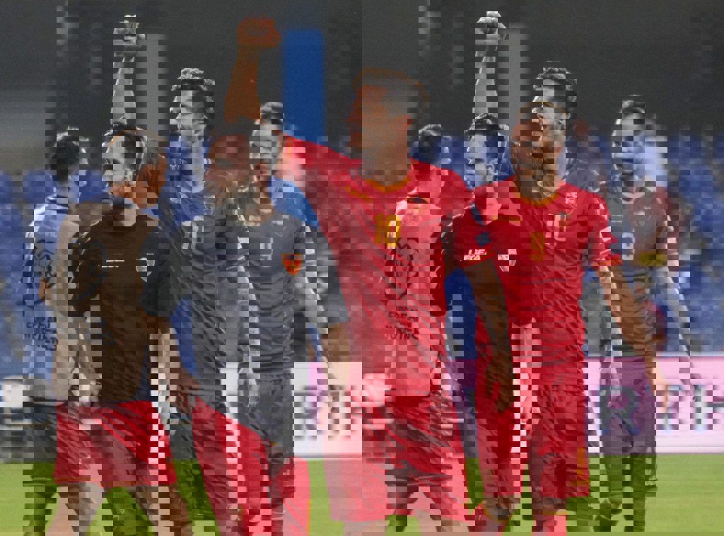 1923252