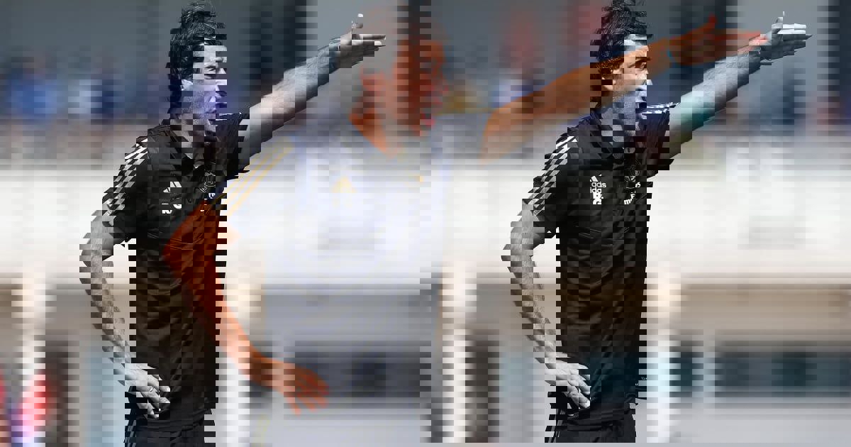 1922827